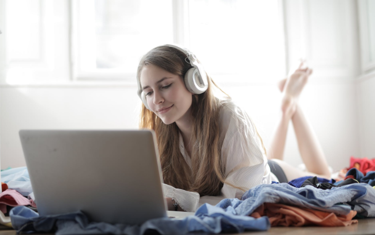 girl with laptop